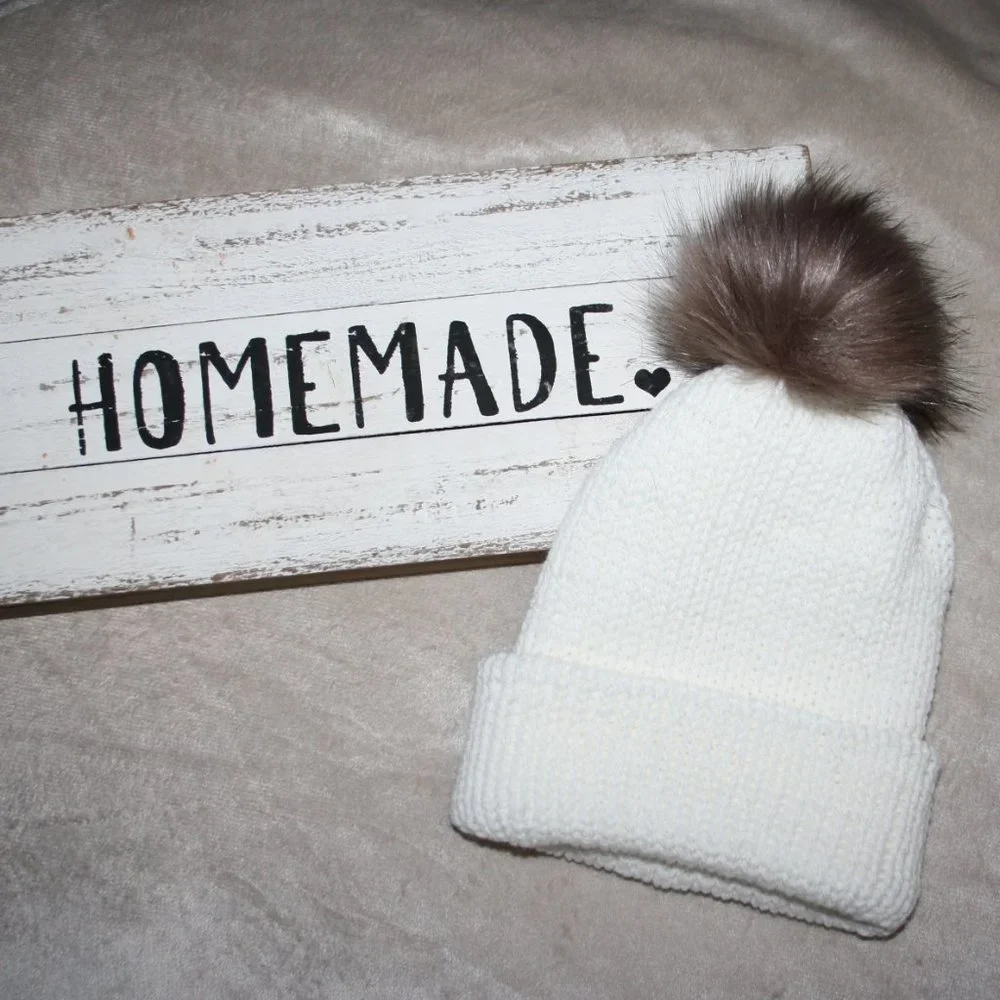 🤍 WHITE + BROWN FUR POM BEANIE · 12–18 MO 🤎